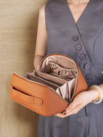 Sac de voyage pour cosmétiques et maquillage en cuir véritable, durable, portable, grande capacité, avec fermeture éclair, motif lettres, style tendance