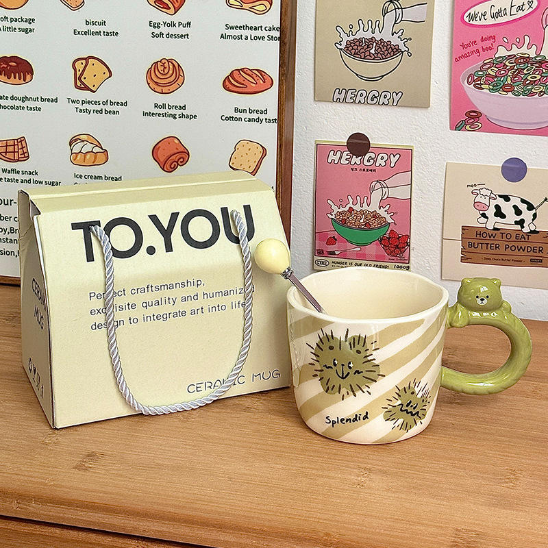 [ชุดกล่องของขวัญพร้อมถ้วยกลมและช้อน] Graffiti Bear - ด้ามจับสีเขียว