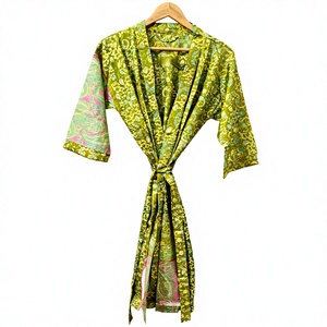 Bata de mujer con estampado floral verde, manga tres cuartos, cuello en V, longitud completa, ropa de dormir informal, ropa de verano tejida - Product Image 1