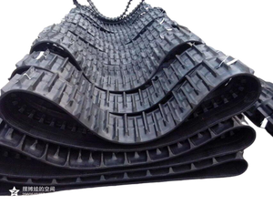 Kubota World — rails en caoutchouc personnalisés, 500x90x56, 1 pièce, équipement agricole sur piste, avec zoom - Product Image 6