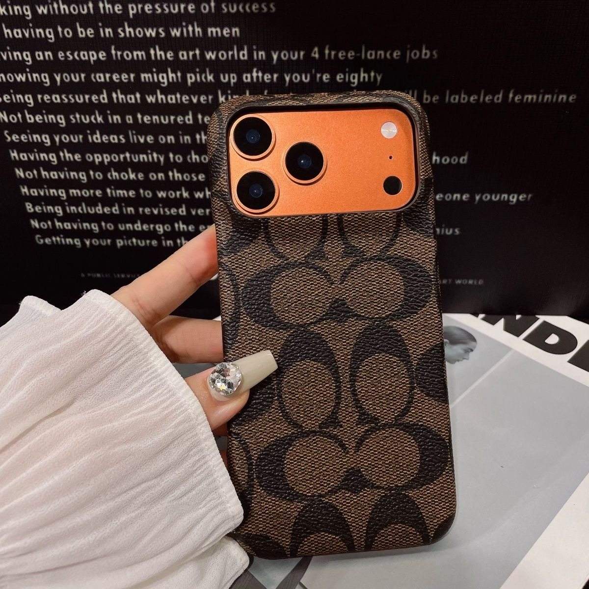 สีน้ำตาล