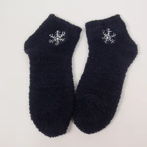 Wholesale manufacturer 100% polyester floor modern cute knitted warm snow socks for women home
