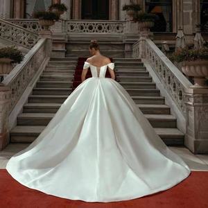 LY-WD0249 Robe de Mariée Bal Nuptial Jupe de Mariée Satin Épaules Dénudées Col en V Sans Manches Traîne Brosse Sexy Élégante Blanc Ivoire - Product Image 2