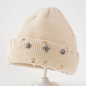 Gorro de punto acrílico unisex estilo hip hop con efecto desgastado y ribete, ideal para venta al por mayor de moda urbana, con broches. - Product Image 6