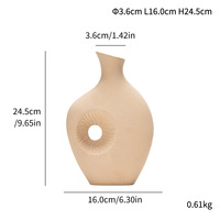 Vases décoratifs pour la maison en céramique de luxe ARM LVG, forme sculpturale circulaire en relief, finition beige mate, vase à fleurs en porcelaine