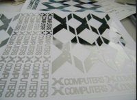 Etiqueta Adhesiva de Aluminio y Níquel Personalizada, Insignia para Computadora con Relieve, Impresión en Serigrafía y Placa con Nombre Estampada