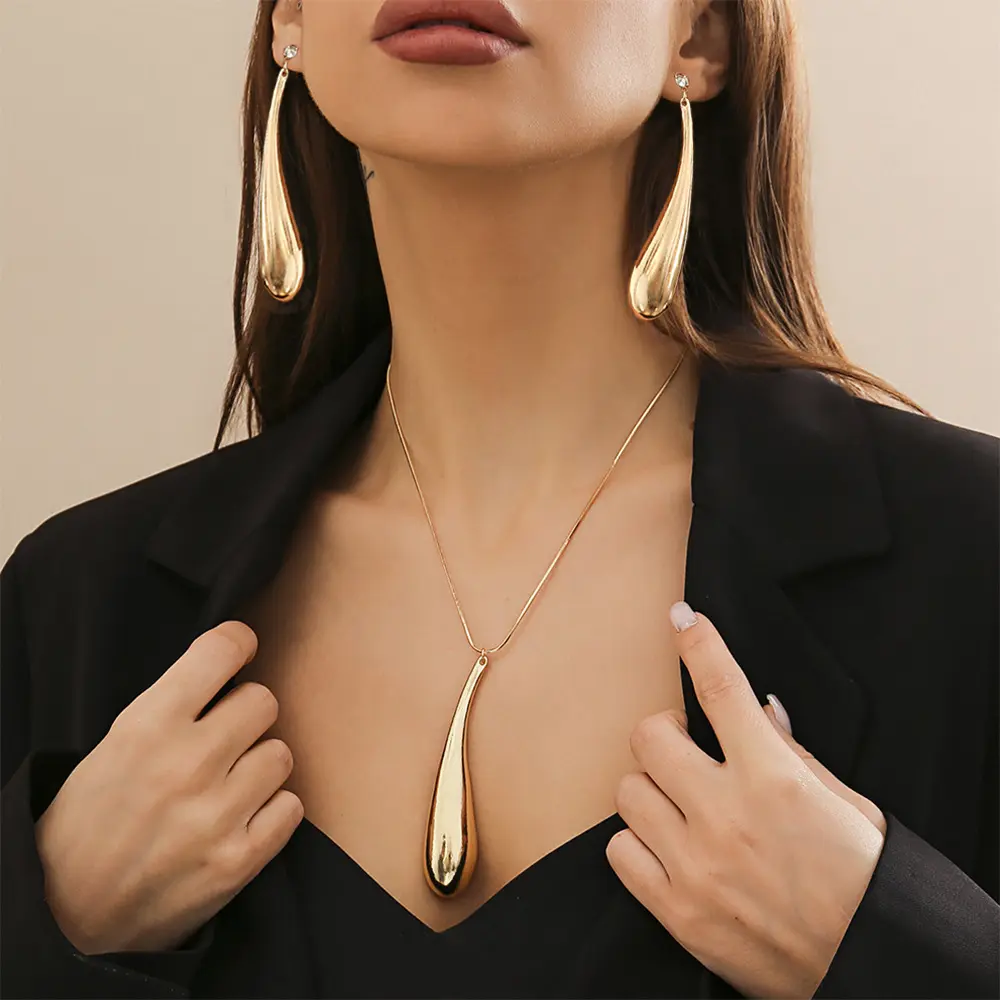 2024 Fashion Jewelry Elegant Long Smooth Surface Pendant Drop Earrings for Women Trendy Custom Earrings Accessories Jewelry