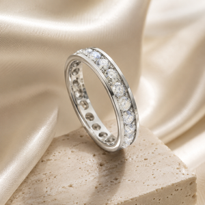 Anello Classico con Gemma Rotonda per Donne, Gioiello da Dito Minimalista ed Elegante - Product Image 4