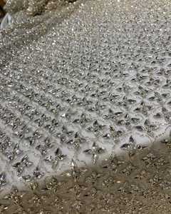 Paillettes et perles en tissu de broderie de créateur fonctionnent avec un beau matériau classique pour les robes de soirée de mariage - Product Image 1