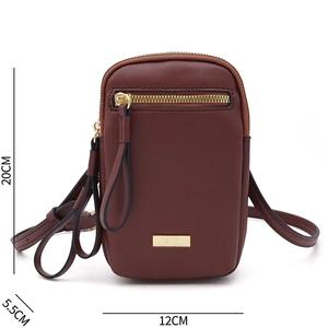 Mini portefeuille à bandoulière en cuir PU pour femme avec trois poches zippées Organisateur de clés Logo personnalisé Nouveau style portable à la mode - Product Image 6