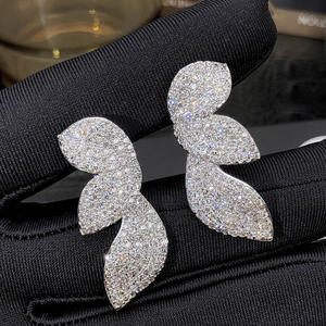 E4782 Orecchini a lobo in oro bianco con cristalli a forma di pianta, micro inserti, gioielli di lusso da donna per feste - Product Image 5