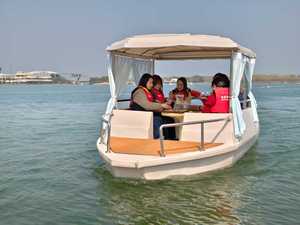 Bateau électrique de luxe pour fêtes nautiques avec une navigation silencieuse et confortable pour les croisières sur le lac et les équipements de divertissement aquatique - Product Image 3