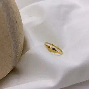 Cincin Bulat Bergaya Emas untuk Wanita, Cincin Jimat Daun Oval Bergaya Antik Permukaan Cembung Geometris Baja Tahan Karat