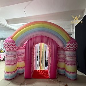 Château gonflable d'intérieur et d'extérieur avec arche musicale et décorations à pompons - Product Image 5