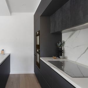 Meubles personnalisés de style européen élégant au design moderne Grandes armoires de cuisine sans cadre avec finition en bois laqué - Product Image 4