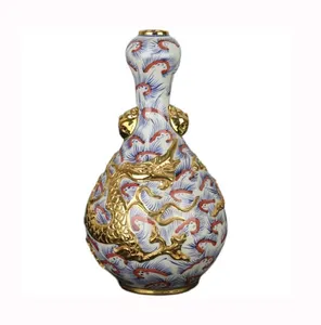 Eski moda porselen el boyalı mavi ve beyaz oyma altın Loong seramik vazo koleksiyonu için