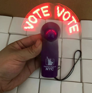 พัดลมมือถือขนาดเล็กปรับแต่งได้ พร้อมไฟ LED แบตเตอรี่เปลี่ยนได้ โลโก้ส่วนตัว - Product Image 4