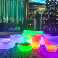 Ensemble de meubles LED rechargeables à énergie solaire Tabouret de bar carré Chaises Tables Télécommande RVB Décorations Saint Valentin