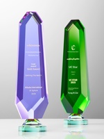 Ensemble de trophées en cristal coloré tendance |   Conception géométrique personnalisée pour les récompenses des réunions annuelles d'entreprise et les cadeaux de reconnaissance du personnel