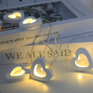 Guirnalda de Luces Decorativas LED Rojas en Forma de Corazón de 3 Metros con 20 Luces, Alimentación por Batería USB, para el Día de San Valentín y Navidad - Product Image 4