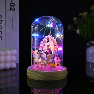 ของขวัญวันวาเลนไทน์ ดอกซากุระอมตะในตู้โชว์แก้วใส พร้อมตุ๊กตาคู่รักประดับตกแต่ง - Product Image 6