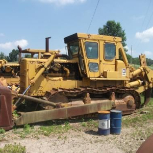 Bulldozer sur chenilles D8K d'occasion - Couple de charge élevé, fabrication japonaise, capacité de bêchage de 4 m - Product Image 1