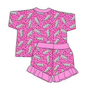 Set Estivo alla Moda per Bambine con Stampa Leopardata e Fiocco - Maglietta a Maniche Corte e Pantaloncini con Decorazioni in Pizzo - Product Image 2
