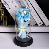Nouvelle arrivée Saint Valentin Cadeau Acrylique Dôme Savon Rose Bouquet De Fleurs Ornements Fleur Préservée en Verre avec Lumière Led