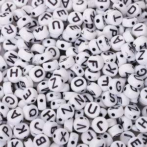 خرز أبجدي أكريليك للأطفال للتعليم المبكر، خرز حروف مربع ومستدير ومسطح لصناعة المجوهرات والحرف اليدوية بالجملة - Product Image 4