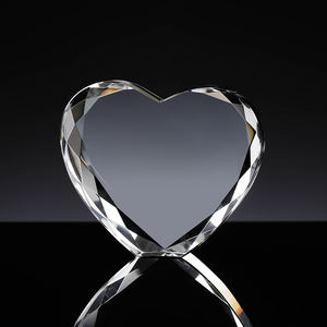 Decoración de Mesa Personalizada, Marco de Fotos de Cristal en Forma de Corazón Grabado con Láser, Regalos de Boda Personalizados - Product Image 1