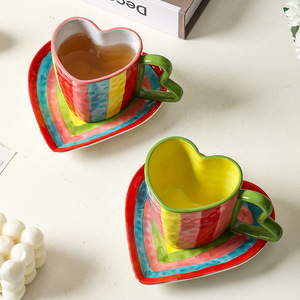 Juego de Tazas de Té con Forma de Corazón, Pintadas a Mano con Colores Arcoíris, Taza de Café de Cerámica con Plato - Product Image 5