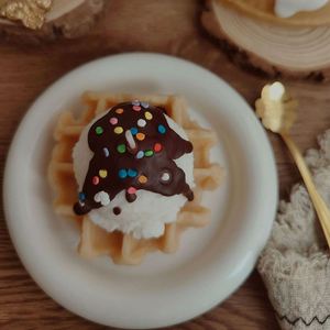 เทียนวันเกิดวันเกิดเทียนหอมขี้ผึ้งถั่วเหลืองทำด้วยมือพิมพ์โลโก้แบบแปลกใหม่เทียนขนมวาฟเฟิลบลูเบอร์รี่ - Product Image 3