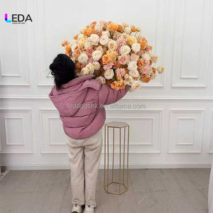 Grande boule de fleurs artificielles LEDA en roses oranges, centre de table fait main, décoration de mariage, arrangement doux, vente en gros - Product Image 6