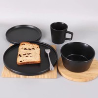 Schwarzer Keramikteller im Westlichen Stil Minimalistisches Mattes Finish Mikrowellengeeignetes Geschirr-Set Eleganter Salatteller für Restaurants