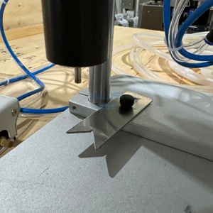 Máquina llenadora de perfumes, máquina embotelladora de perfumes, llenadora neumática de líquidos, máquina llenadora de aceites aromáticos de 2 boquillas - Product Image 3