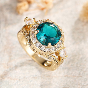 Anello vintage con gemma verde a forma di corona per donna, gioiello di lusso alla moda - Product Image 3