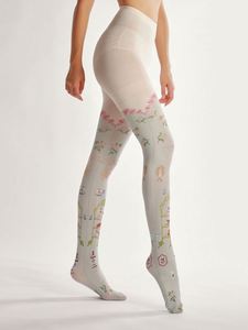 Pantimedias Retro Estampadas Aurora Europe Pompea con Diseño Floral y Logotipo Personalizado - Product Image 3