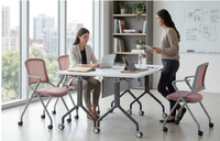 Chaise de conférence de bureau moderne avec cadre métallique pliable, tableau d'écriture, design empilable et roulettes