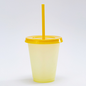 Venta al por Mayor de Fábrica 22 ° Vasos de PP que cambian de color C, 16/22/24oz, reutilizables, con pajita de doble punta y tapa, diseño de corazón <span class=keywords><strong>rojo</strong></span>/rosa - Product Image 4