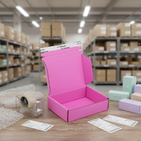 Boîte d'expédition plate rose à fermeture éclair avec doublure en éponge gaufrée, emballage rigide léger en carton ondulé, recyclé et économique pour le transport