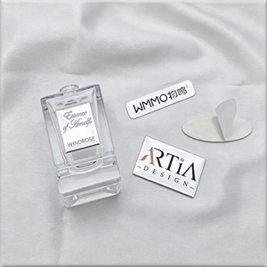 Placa de Identificación Metálica en Relieve 3D Personalizada OEM, Etiqueta de Aluminio Adhesiva Duradera para Botellas de Perfume, Pegatinas Metálicas con Logotipo de Marca - Product Image 6