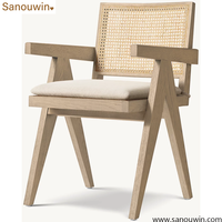 Fauteuil de salle à manger moderne en chêne avec dossier en rotin canné et coussin en tissu pour salle à manger