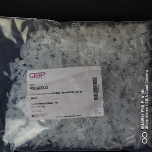 Tubo de microcentrífuga graduado QSP de 0.6 ml con tapa plana, libre de RNAsas y DNAsas, 4000 unidades por bolsa - Product Image 1