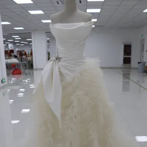 New Coming Sweetie Beach Causal Strapless Mini Satin Skirt Short Front And Long Back Pleated Tulle Bridal Wedding Dresses