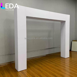 ซุ้มโค้งอลูมิเนียมอัลลอยด์ LEDA หุ้มผ้าสีขาว ประดับแจกันดอกไม้ สำหรับตกแต่งพิธีแต่งงานกลางแจ้ง - Product Image 2