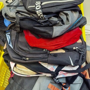Sac à dos d'occasion B02 de haute qualité pour hommes et femmes, idéal pour les voyages et les activités de plein air, sacs d'école de seconde main en gros - Product Image 5