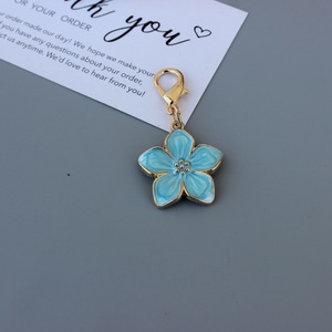 Porte-clés floral en alliage métallique émaillé, design esthétique et charmant, breloque de sac pour femme, cadeau DIY, pendentif de sac à main Sakura, accessoires - Product Image 3