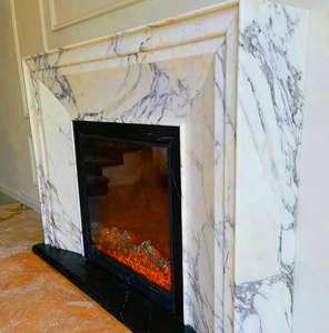 Luxueuze binnenhaardomranding van klassiek Frans wit handgesneden natuursteen marmer, religieus sculptuur - Product Image 4