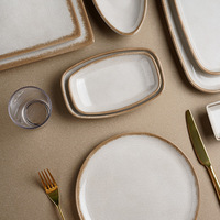 Assiette en Mélamine Beige Craquelé « Radiant Ice » dans un Ravissant Service de Vaisselle en Mélamine
