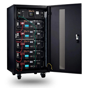 Kit de batterie au lithium empilable E G 4 LL-S 48V 30,72 kWh 30-40 kW 6 batteries pour serveur pré-assemblées avec porte fermée hybride - Product Image 1